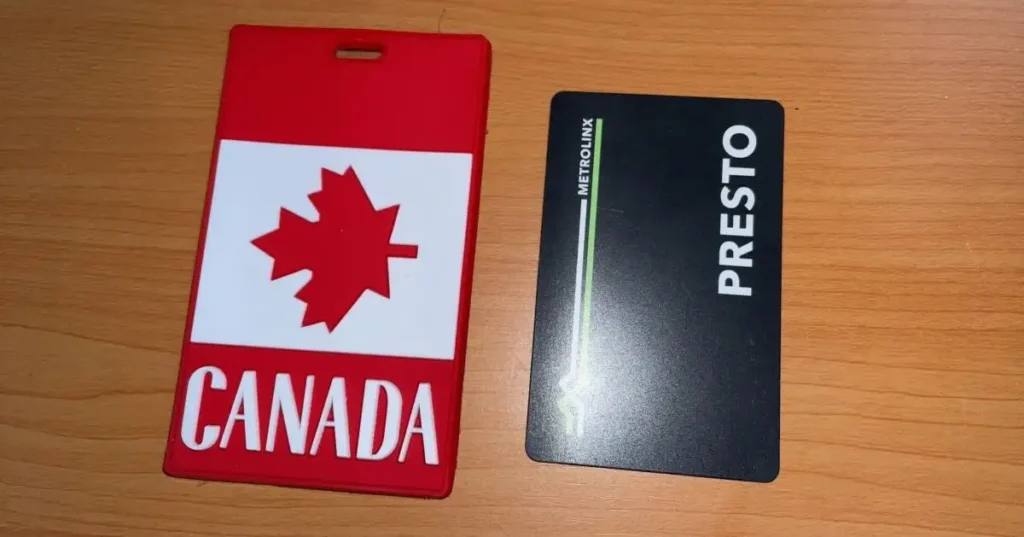 カナダの国旗デザインのパスケースの画像