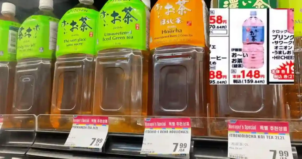 店頭に並ぶ緑茶の画像、日本の5.5倍もする価格が表示されている